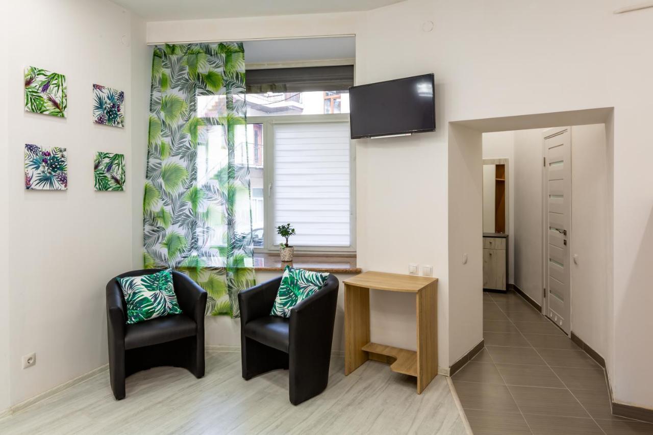 Bv Apartments Black And White Leopoli Esterno foto